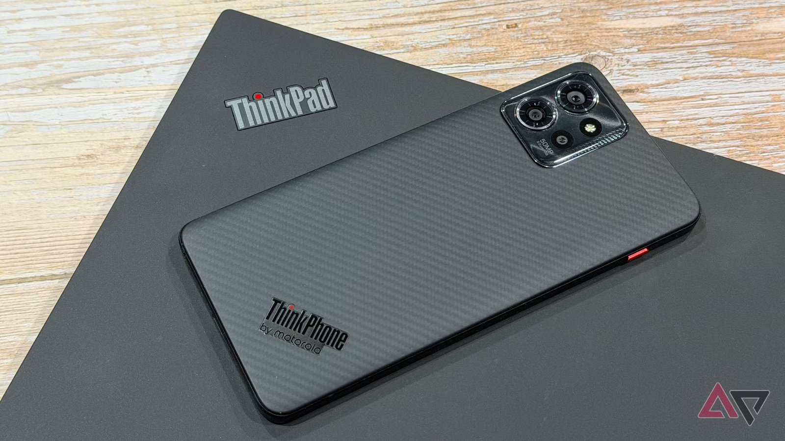 أفتقد هاتف Motorola ThinkPhone، ولهذا السبب أنا متفائل بشأن ما سيأتي بعد ذلك أفتقد هاتف Motorola ThinkPhone، ولهذا السبب أنا متفائل بشأن ما سيأتي بعد ذلك