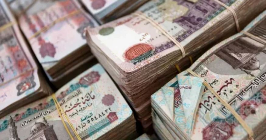 سباق البنوك على أموال المودعين يشتعل في مصر