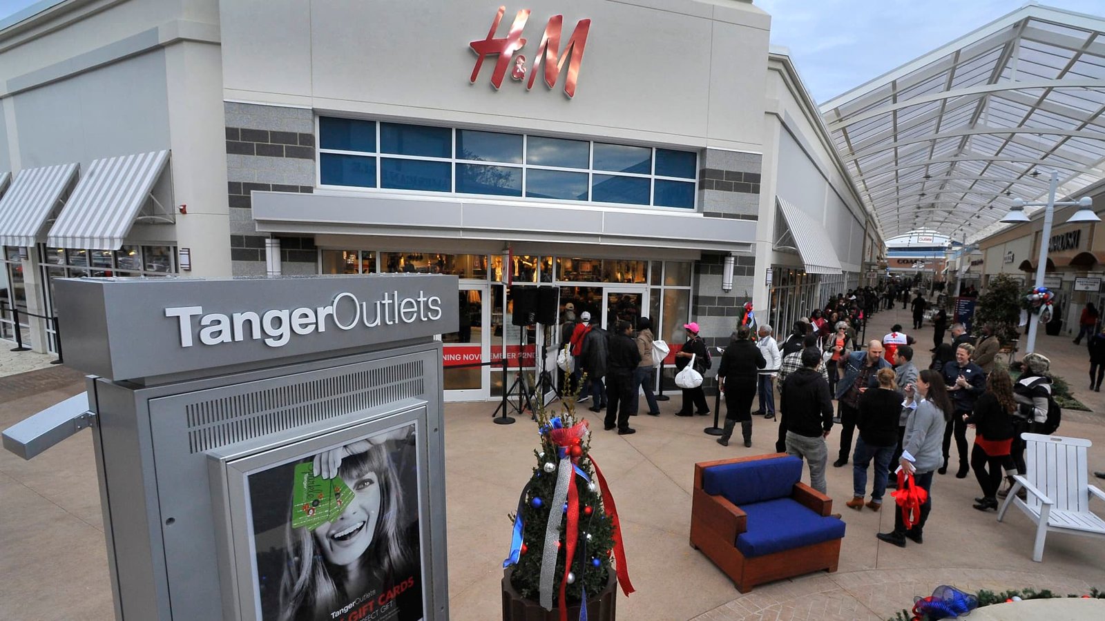Tanger CEO Yalof says consumers still spending despite low confidence Tanger CEO Yalof says consumers still spending despite low confidence