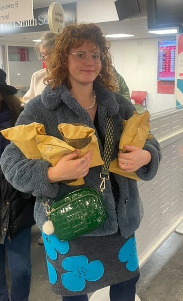 We sent five Christmas packages across Britain Royal Mail, Parcelforce, Evri and DPD - only one arrived on time and unbroken, so can you guess which? We sent five Christmas packages across Britain Royal Mail, Parcelforce, Evri and DPD - only one arrived on time and unbroken, so can you guess which?