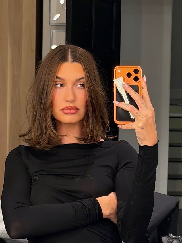 Youre about to see Hailey Biebers flippy lob everywhere in 2026 Hailey Bieber has gone for a 'flippy lob'
