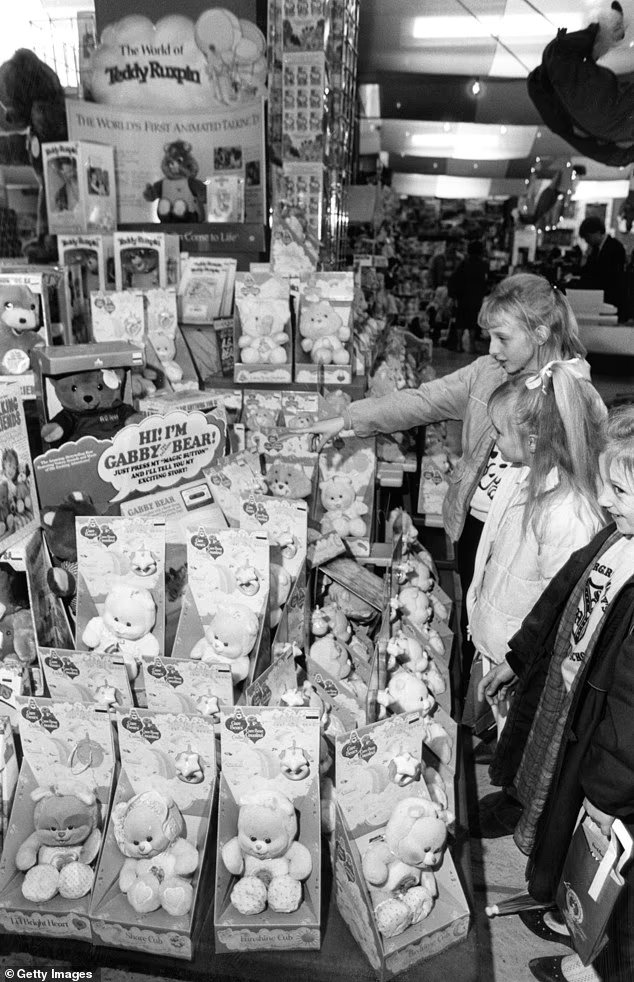 Christmas shopping before Amazon! The 1980s were the glory days of the nations bustling high streets - with Wizzard on loop, Walkmans selling out and dawn queues at Woolies Christmas shopping before Amazon! The 1980s were the glory days of the nations bustling high streets - with Wizzard on loop, Walkmans selling out and dawn queues at Woolies