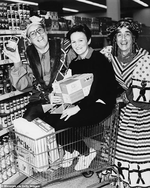 Christmas shopping before Amazon! The 1980s were the glory days of the nations bustling high streets - with Wizzard on loop, Walkmans selling out and dawn queues at Woolies Christmas shopping before Amazon! The 1980s were the glory days of the nations bustling high streets - with Wizzard on loop, Walkmans selling out and dawn queues at Woolies