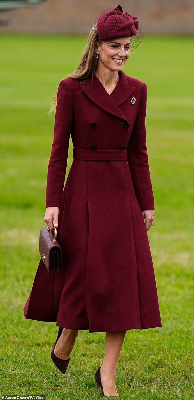 How to wear a brooch without looking like your granny! As the traditional accessory makes a comeback, experts reveal tricks to make it fabulous not frumpy How to wear a brooch without looking like your granny! As the traditional accessory makes a comeback, experts reveal tricks to make it fabulous not frumpy