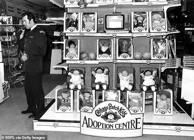 Christmas shopping before Amazon! The 1980s were the glory days of the nations bustling high streets - with Wizzard on loop, Walkmans selling out and dawn queues at Woolies Christmas shopping before Amazon! The 1980s were the glory days of the nations bustling high streets - with Wizzard on loop, Walkmans selling out and dawn queues at Woolies