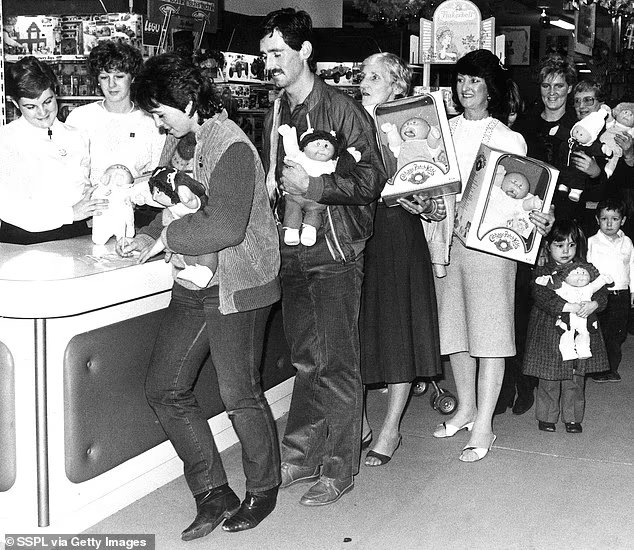 Christmas shopping before Amazon! The 1980s were the glory days of the nations bustling high streets - with Wizzard on loop, Walkmans selling out and dawn queues at Woolies Christmas shopping before Amazon! The 1980s were the glory days of the nations bustling high streets - with Wizzard on loop, Walkmans selling out and dawn queues at Woolies