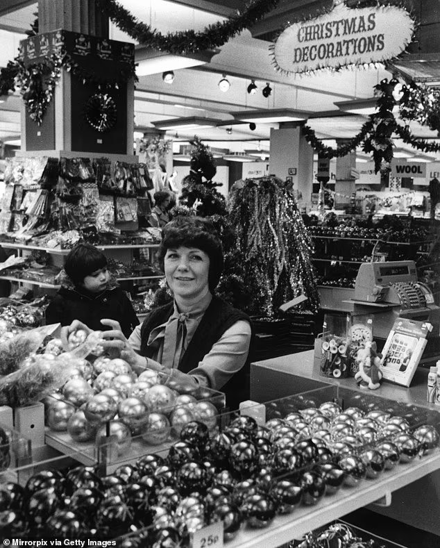 Christmas shopping before Amazon! The 1980s were the glory days of the nations bustling high streets - with Wizzard on loop, Walkmans selling out and dawn queues at Woolies Christmas shopping before Amazon! The 1980s were the glory days of the nations bustling high streets - with Wizzard on loop, Walkmans selling out and dawn queues at Woolies