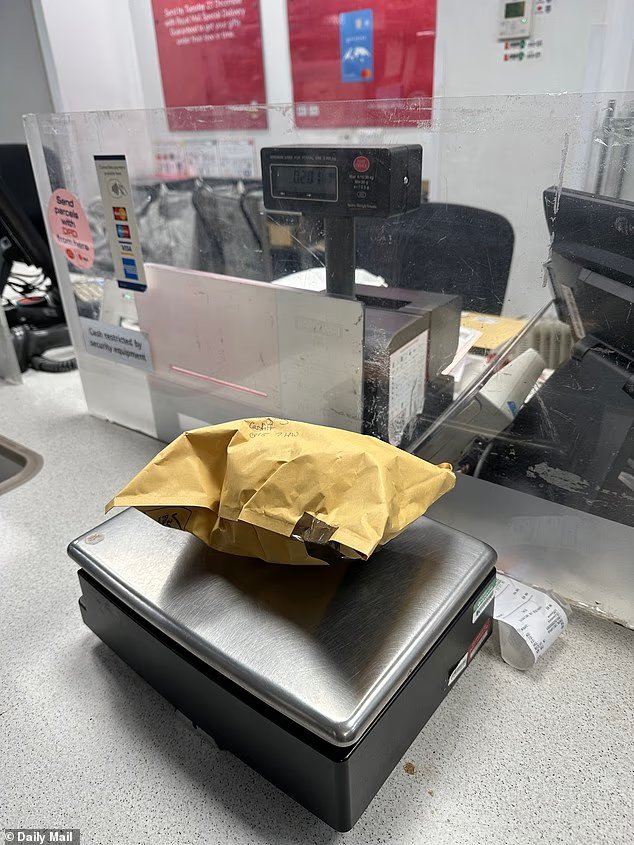 We sent five Christmas packages across Britain Royal Mail, Parcelforce, Evri and DPD - only one arrived on time and unbroken, so can you guess which? We sent five Christmas packages across Britain Royal Mail, Parcelforce, Evri and DPD - only one arrived on time and unbroken, so can you guess which?