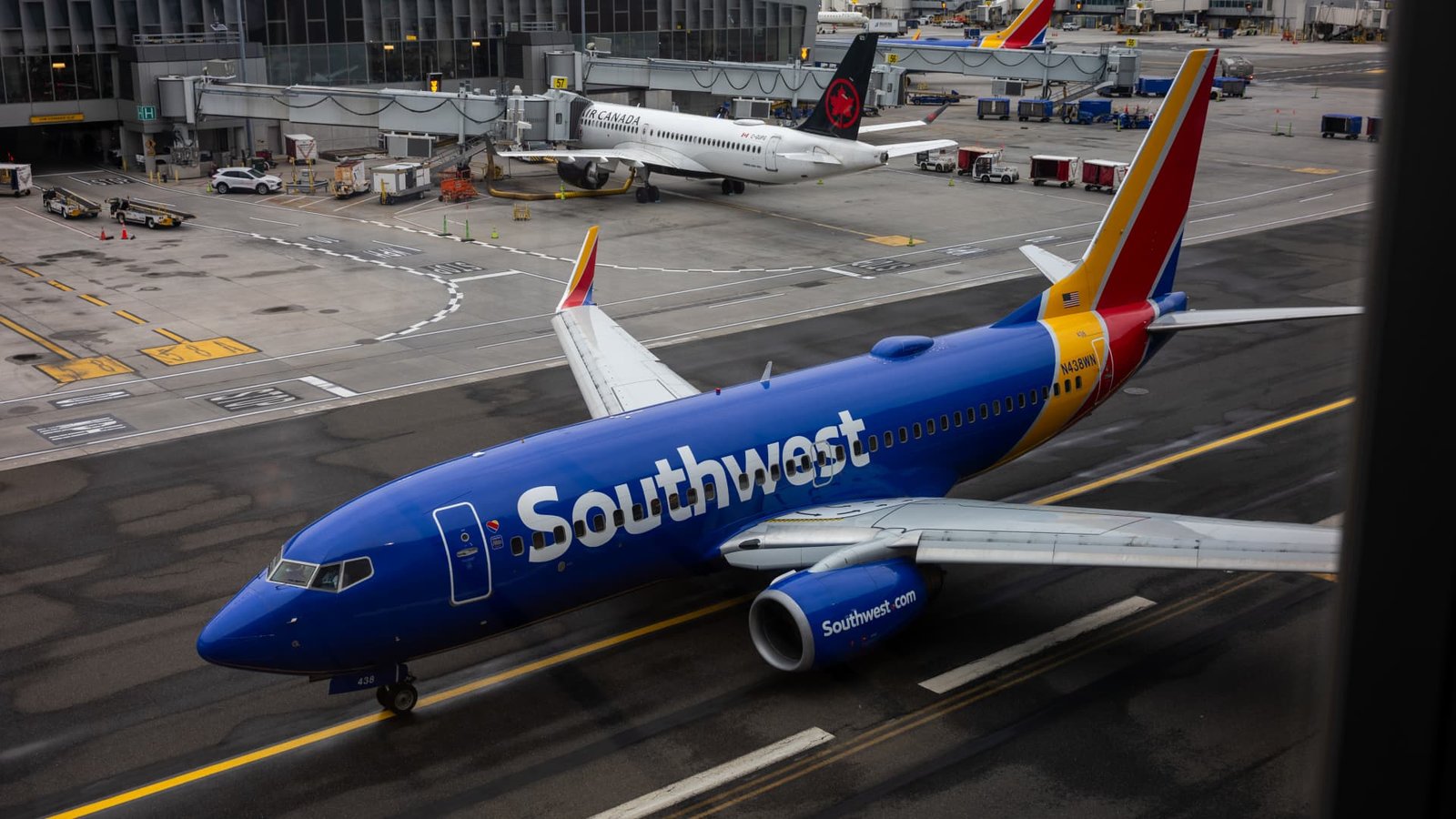 Southwest Airlines cuts outlook after government shutdown Southwest Airlines cuts outlook after government shutdown