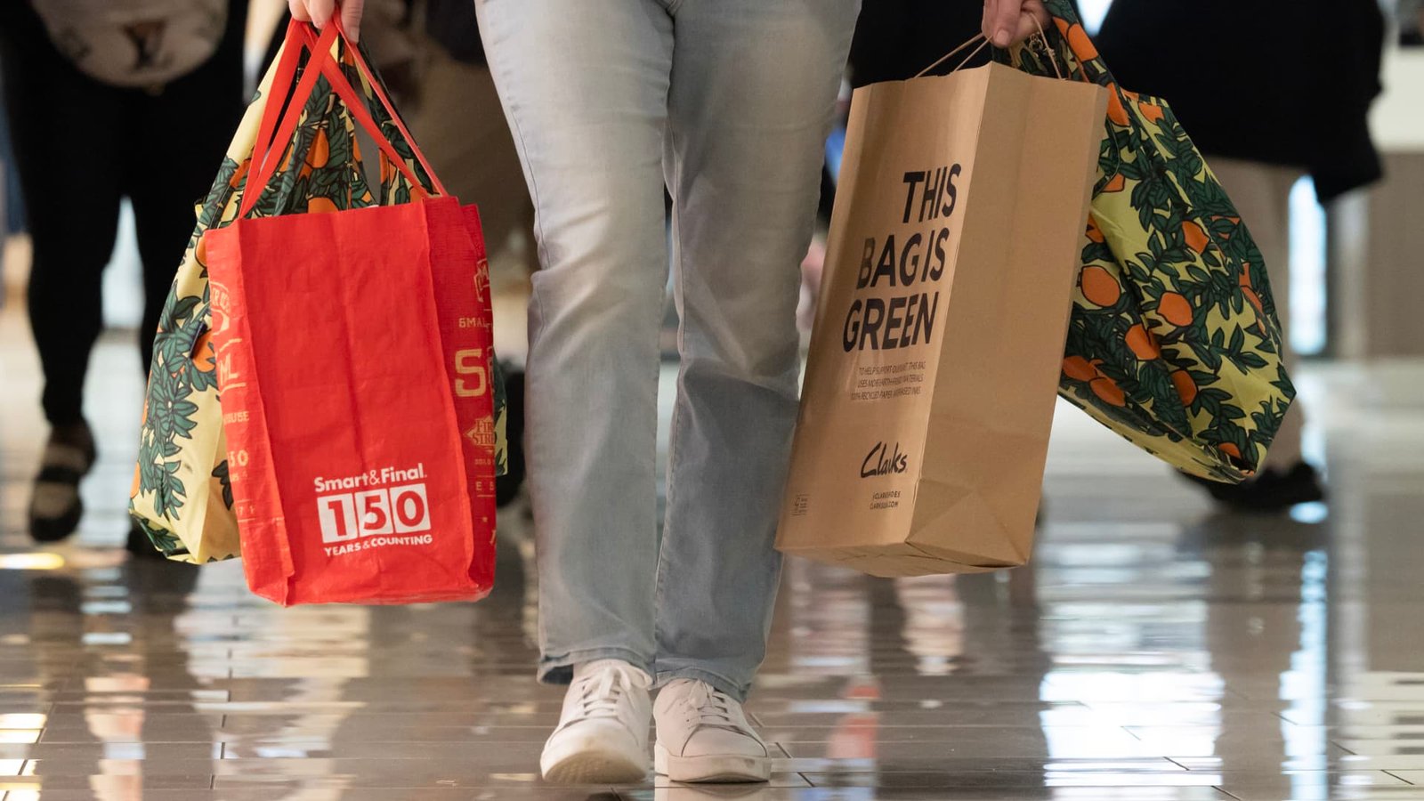 Visa says holiday spending rose 4.2% via AI, tech and apparel growth