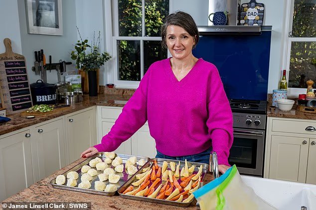 Mother reveals how she cooks her Christmas dinner a month early Mother reveals how she cooks her Christmas dinner a month early