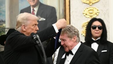 Donald Trump gives medal to unexpected British sitcom icon at deeply weird ceremony