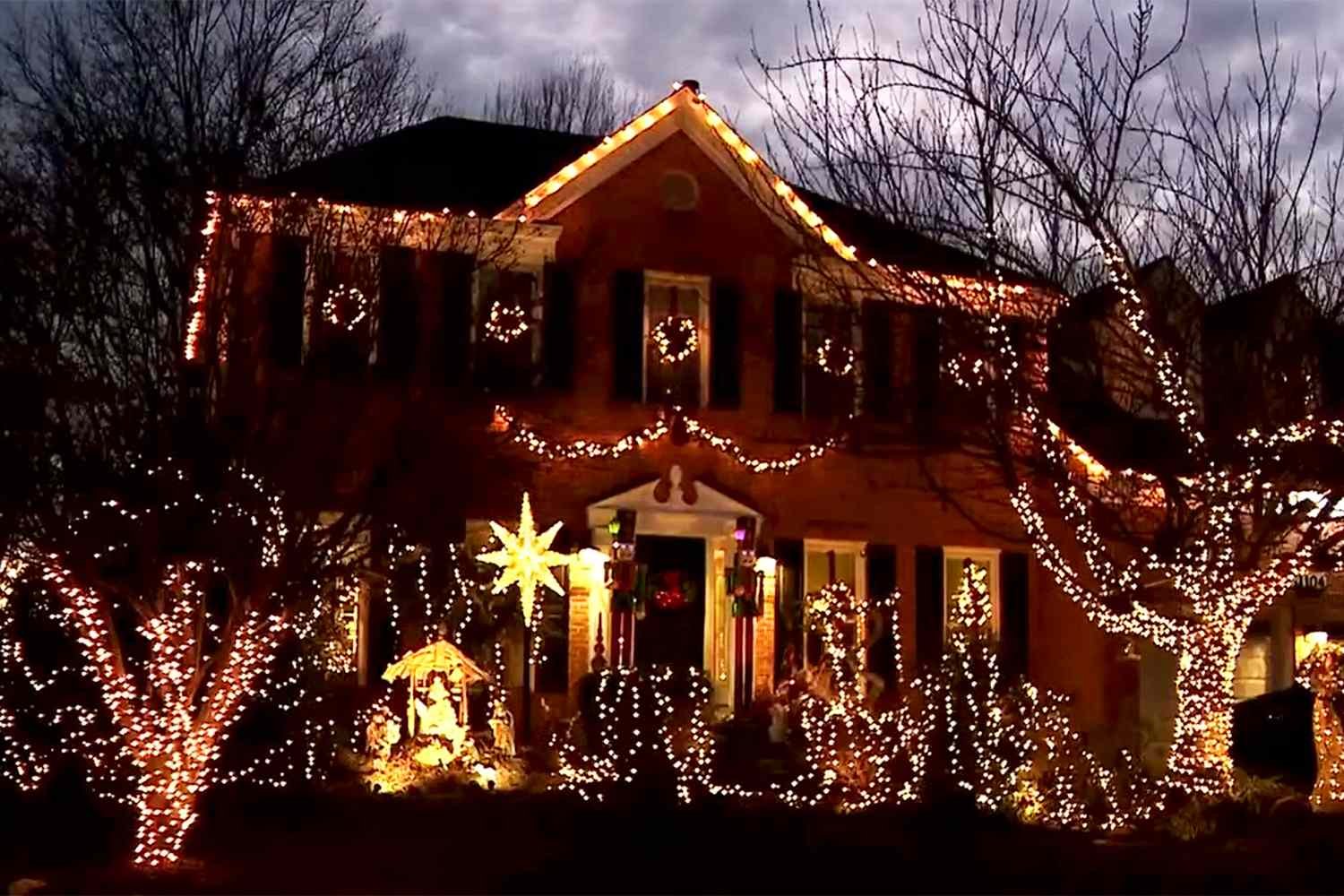 Maryland Familys Christmas Lights Deemed Community Nuissance. HOA Charging Them  a Day for Display