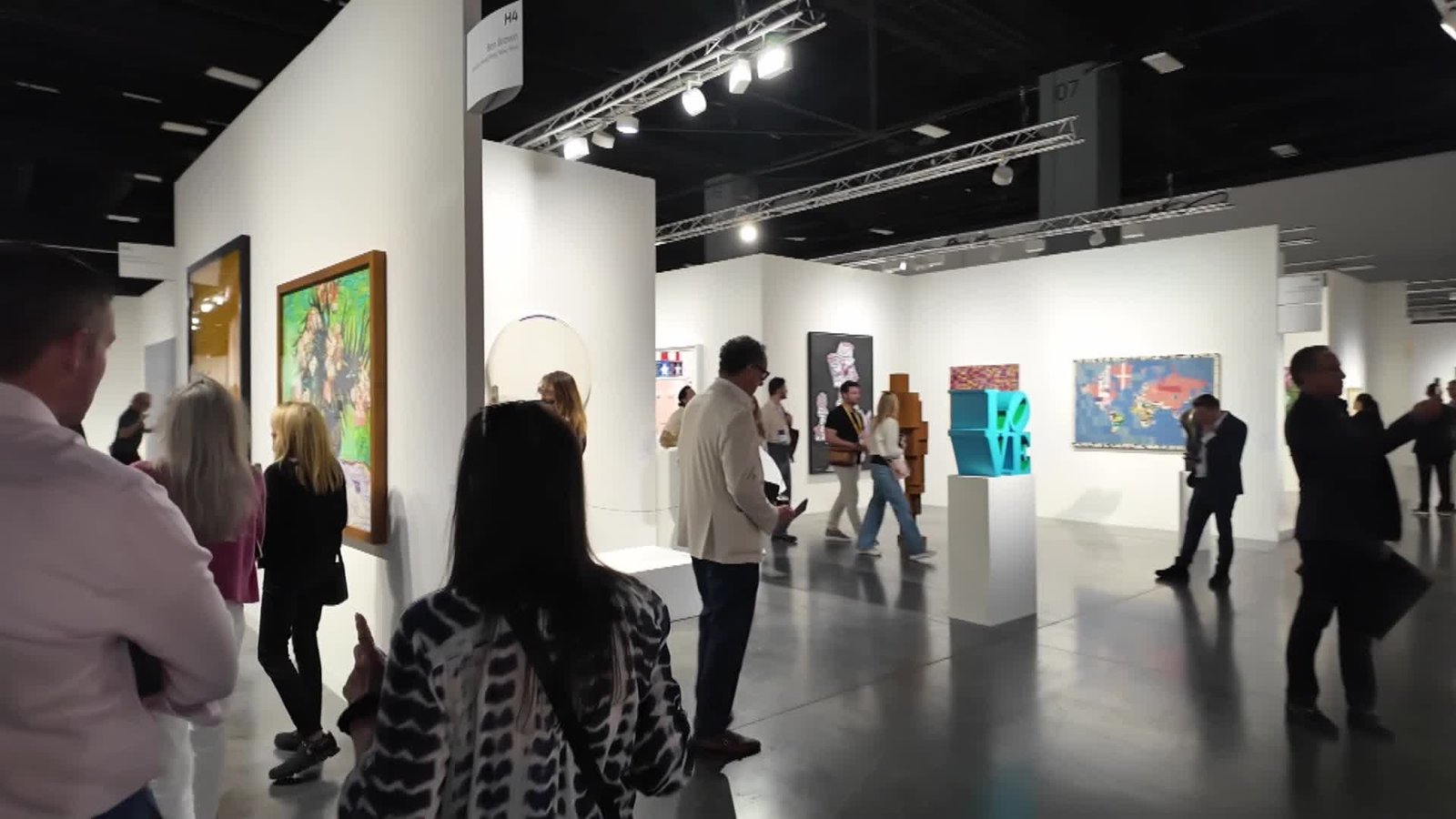 Art Basel Miami sees strong attendance, sales Art Basel Miami sees strong attendance, sales