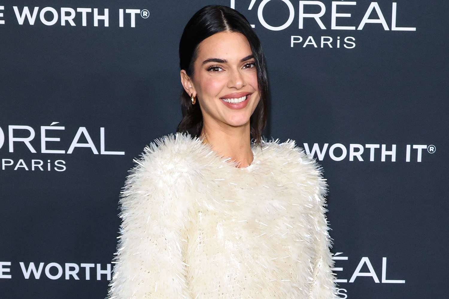 Kendall Jenner on the ‘Cozy Vibes’ Her Family Has Planned for Christmas Eve (Exclusive) Kendall Jenner on the ‘Cozy Vibes’ Her Family Has Planned for Christmas Eve (Exclusive)
