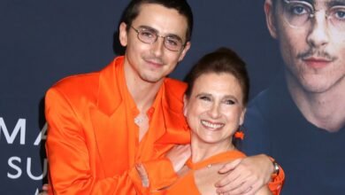 Timothée Chalamet Twins with His Mom in Orange at ‘Marty Supreme’ Premiere Timothée Chalamet Twins with His Mom in Orange at ‘Marty Supreme’ Premiere