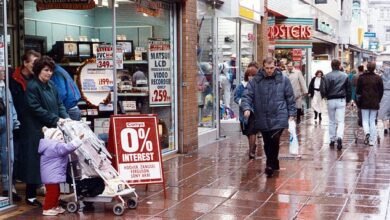 Christmas shopping before Amazon! The 1980s were the glory days of the nations bustling high streets – with Wizzard on loop, Walkmans selling out and dawn queues at Woolies Christmas shopping before Amazon! The 1980s were the glory days of the nations bustling high streets – with Wizzard on loop, Walkmans selling out and dawn queues at Woolies