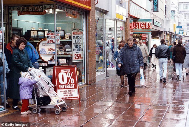 Christmas shopping before Amazon! The 1980s were the glory days of the nations bustling high streets – with Wizzard on loop, Walkmans selling out and dawn queues at Woolies Christmas shopping before Amazon! The 1980s were the glory days of the nations bustling high streets – with Wizzard on loop, Walkmans selling out and dawn queues at Woolies