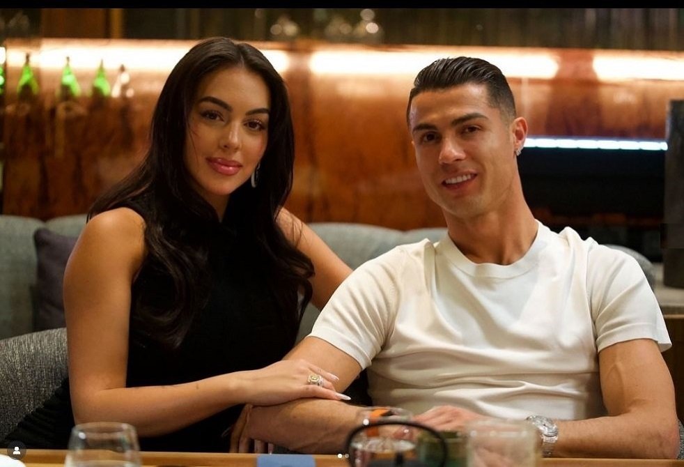 Georgina comments on her precious engagement ring… and reveals the details of her romantic relationship with Ronaldo (photos)