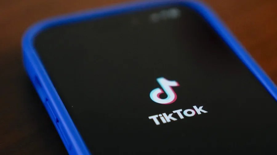 TikTok signs deal to spin off US business