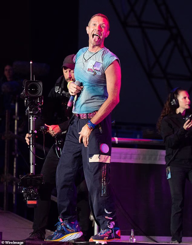 Why DO so many women love woke and worthy Chris Martin? CAROLINE BULLOCK unpicks baffling craze for the man so boring he doesnt even drink coffee Why DO so many women love woke and worthy Chris Martin? CAROLINE BULLOCK unpicks baffling craze for the man so boring he doesnt even drink coffee