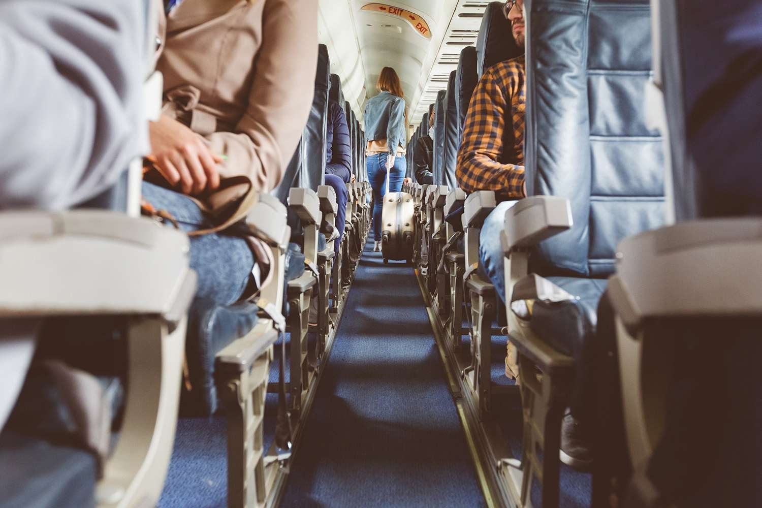 Traveler Reclines Seat on 9-Hour Flight, but the Tall Man Behind Them Gets Upset