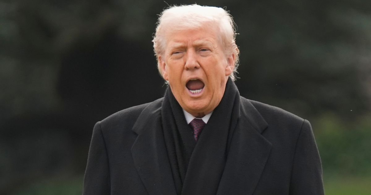Donald Trump DEFENDS big boy Bill Clinton as he blasts Epstein files photo dump