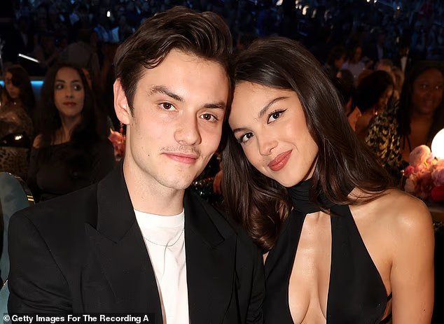 Body language expert says Olivia Rodrigo and Louis Partridges last outing before split seemed performative Body language expert says Olivia Rodrigo and Louis Partridges last outing before split seemed performative