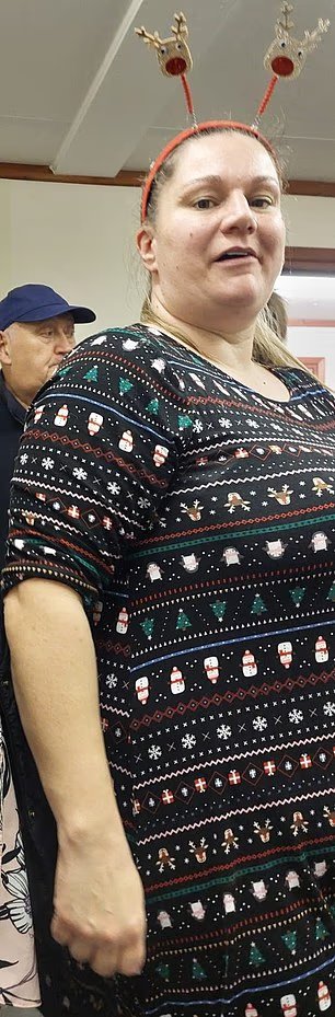 When I saw this 17st Xmas photo I knew I had to change. Now Im a perfect size 8… and shed 7 stone in just 9 months WITHOUT fat jabs. Anyone can follow my method… itll change your life too