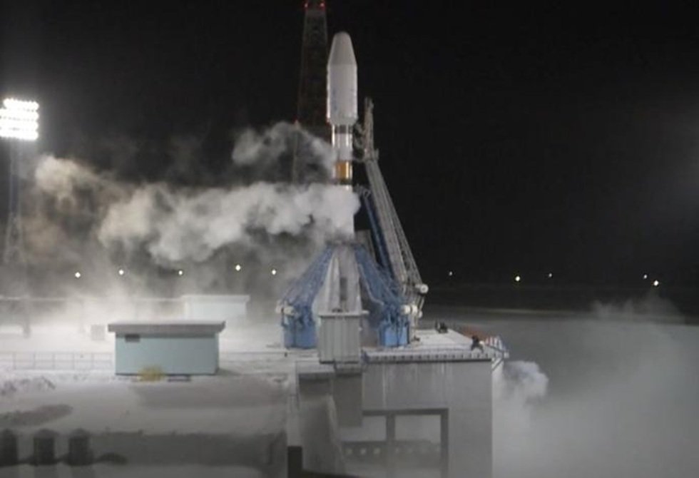The Russian Soyuz-2.1B rocket succeeds in putting 52 satellites into orbit