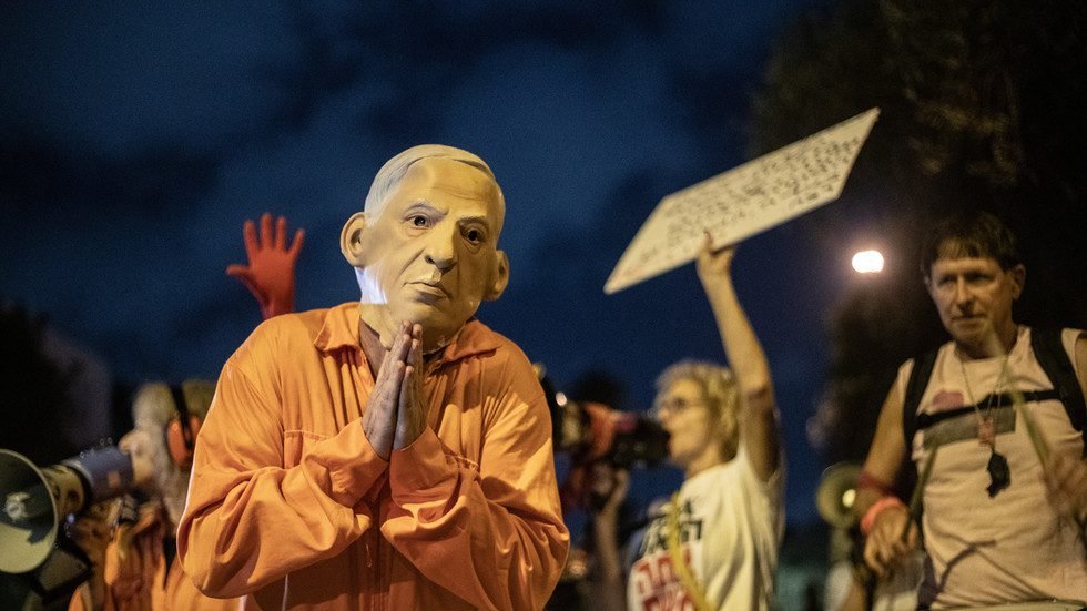 Netanyahu asks Israeli president for pardon