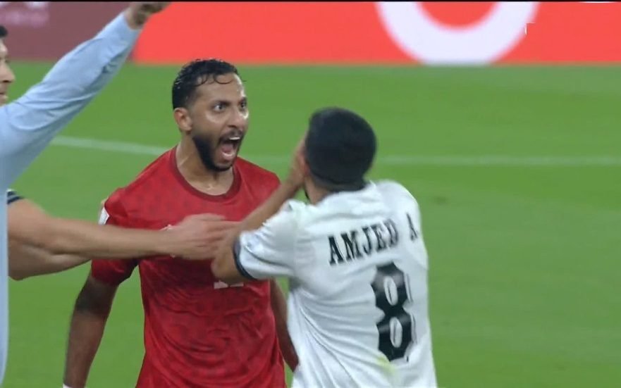 A controversial scene in the Arab Cup.. “Khattal’s headbutt” commemorates Zidane in the World Cup