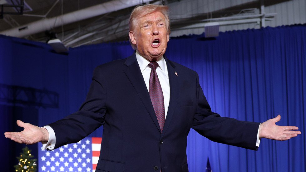 Trump says he could pay himself  billion in damages from federal funds World News