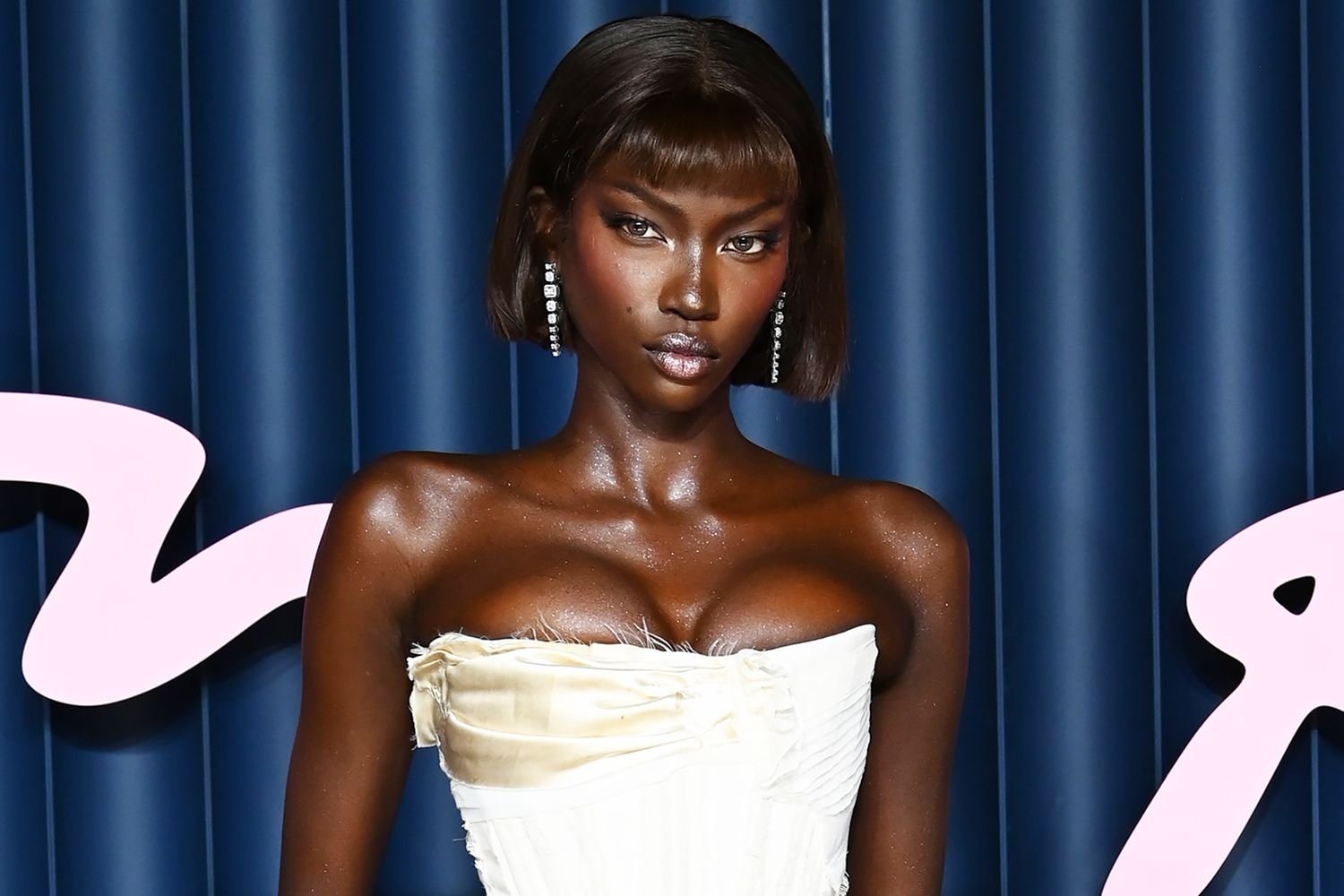 Anok Yai Wears Corset Gown to Accept Model of the Year 2025 Fashion Awards Anok Yai Wears Corset Gown to Accept Model of the Year 2025 Fashion Awards