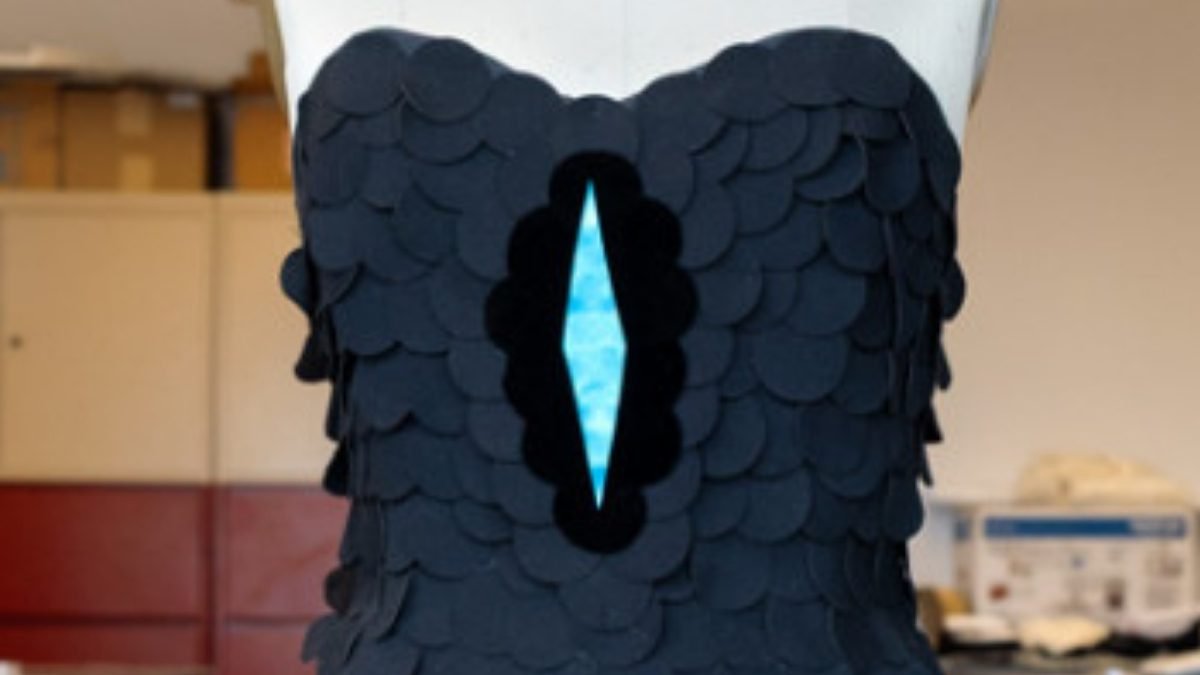 Blackest Fabric Ever Made Absorbs 99.87% of All Light That Hits It ScienceAlert