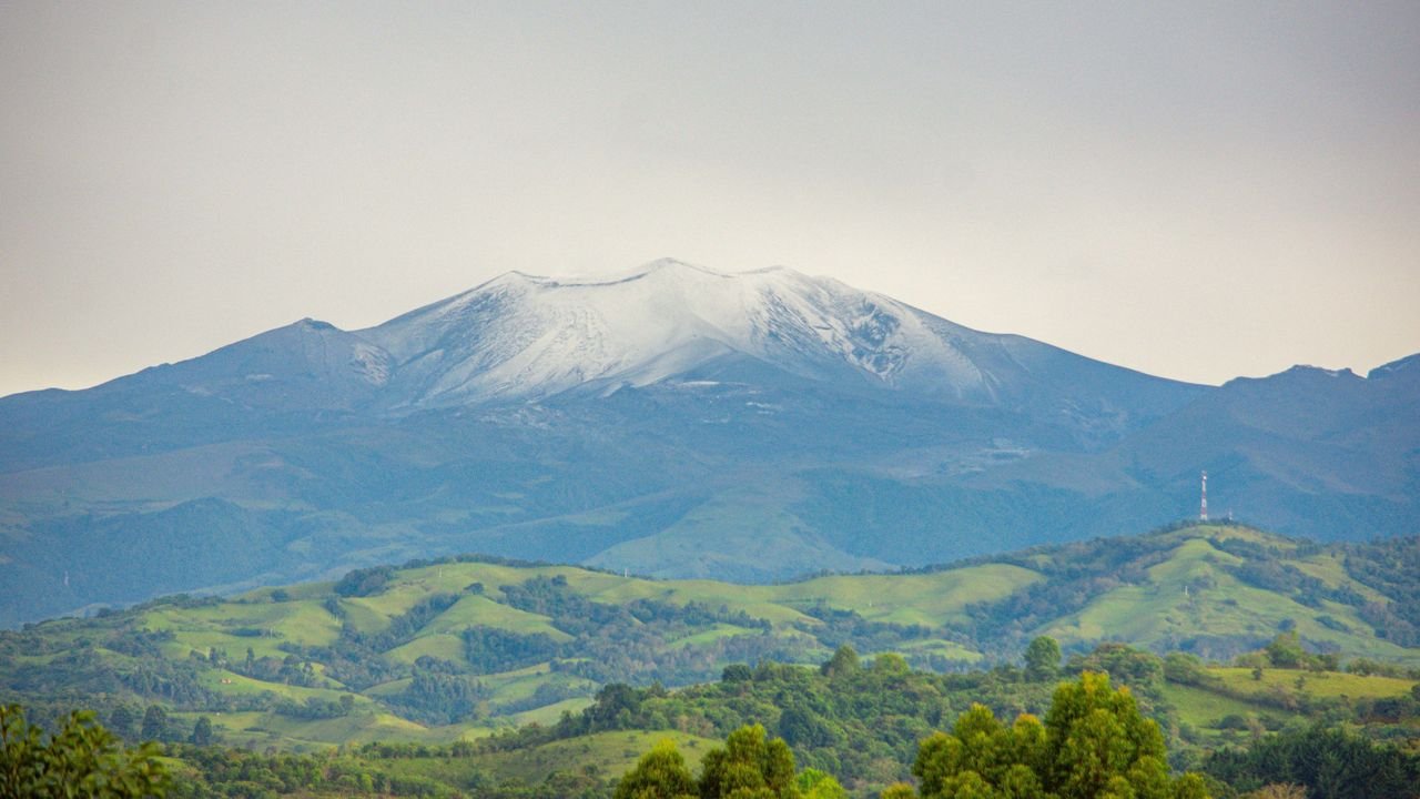 Coconucos volcanic chain Colombias stunning cluster of volcanoes, lost in an otherworldly landscape