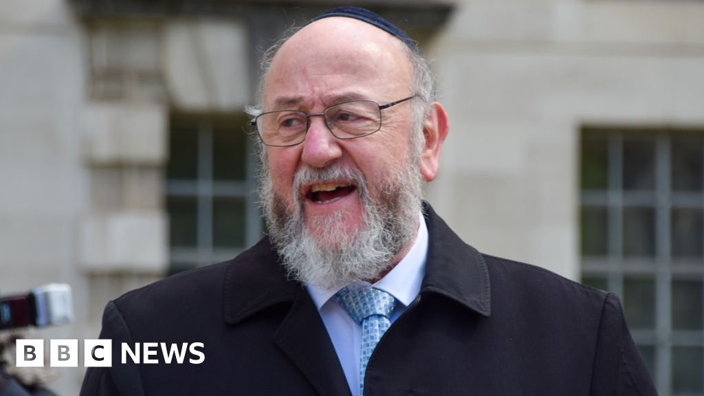 Chief rabbis cousin hid for 15 terrifying minutes