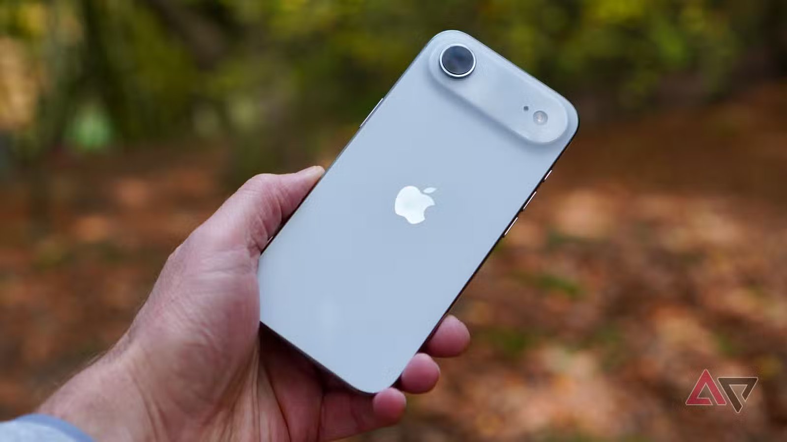 السبب الدقيق الذي يجعل iPhone Air يمثل مشكلة خطيرة بالنسبة لـ Google
