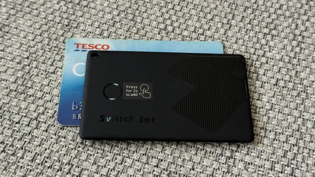 ابحث عن محفظتك المفقودة باستخدام جهاز iPhone الخاص بك باستخدام بطاقة SwitchBot Wallet Finder