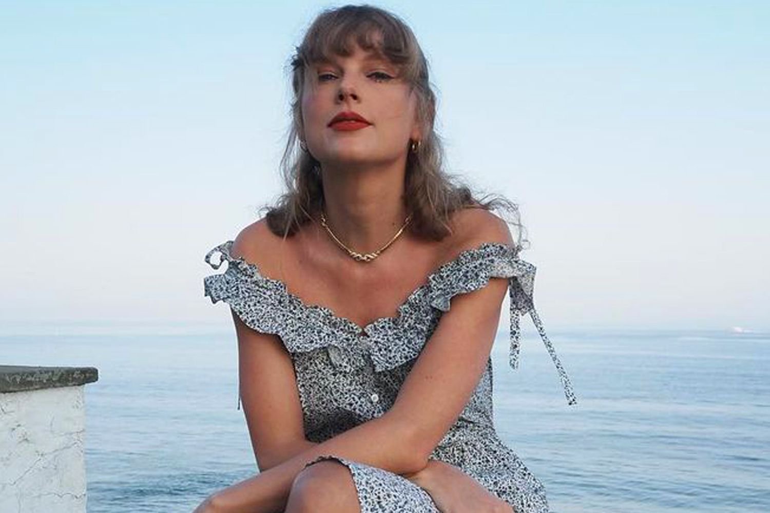 Taylor Swift Reveals the Surprising Items She Refuses to Keep in Her Home So It Stays Cozy Taylor Swift Reveals the Surprising Items She Refuses to Keep in Her Home So It Stays Cozy