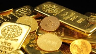 قفزة قياسية للذهب فوق 4400 دولار وسط رهانات على خفض الفائدة