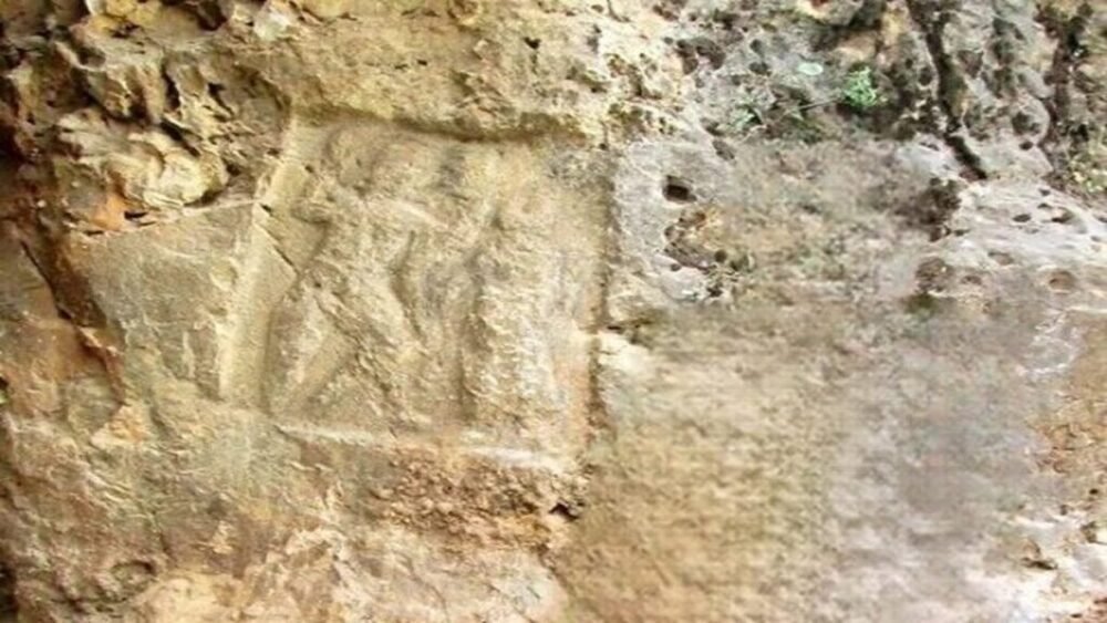 مشهد معركة قديمة يشبه أسطورة هرقل المكتشفة في الجبال الإيرانية مشهد معركة قديمة يشبه أسطورة هرقل المكتشفة في الجبال الإيرانية