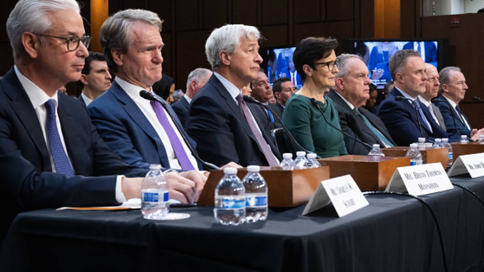 Trump credit card rate cap has unclear path, devastating risks