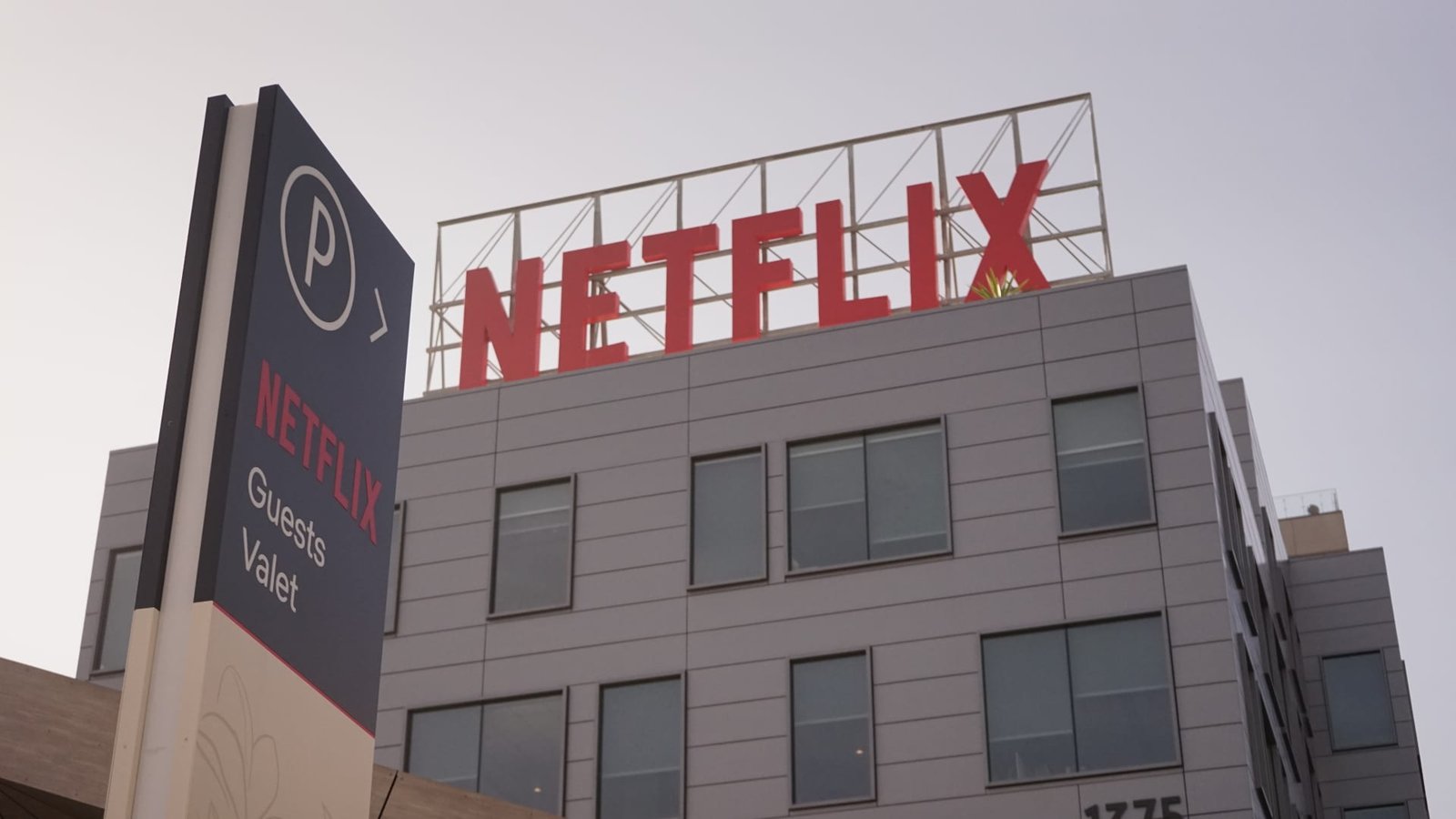 Netflix amends Warner Bros. Discovery offer to all cash