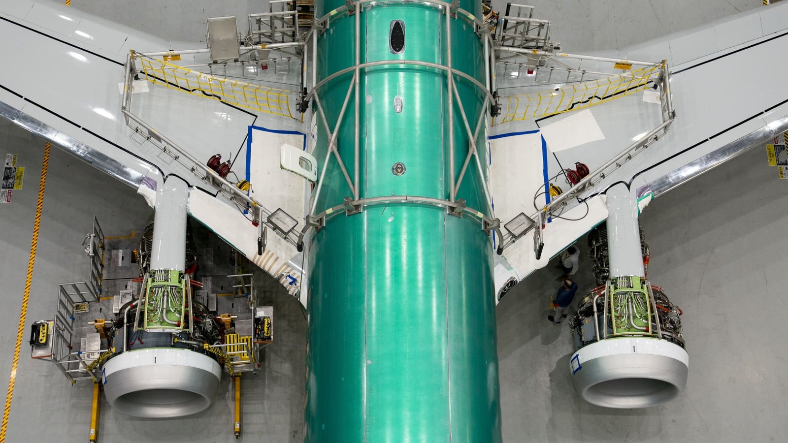 Boeing outsells Airbus in 2025 for first time since 2018