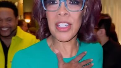 Out-of-touch Gayle King slammed for complaining that her upper class seat doesnt have a window on her eight-hour flight back to work from Hawaii