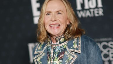 Amy Madigan Wore Jeans to the Critics Choice Awards 2026