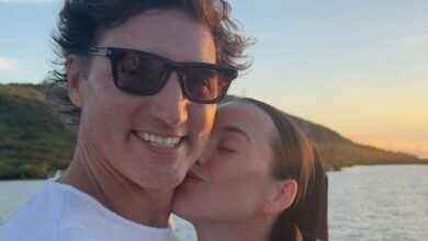 Katy Perry Kisses Boyfriend Justin Trudeau in Holidaze Photo Dump