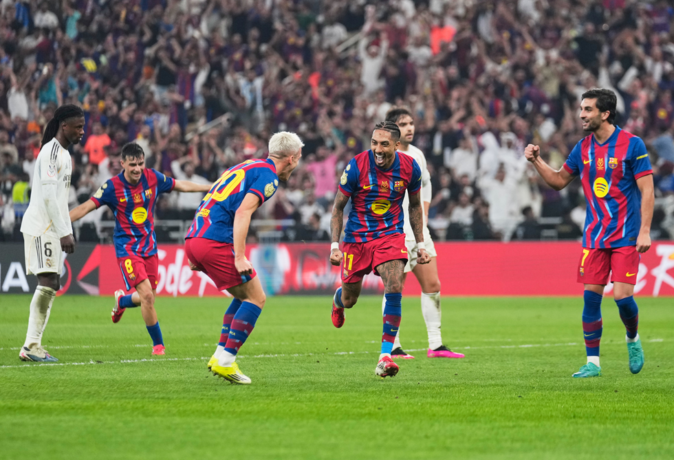 برشلونة يهزم ريال مدريد ويتوج بكأس السوبر الإسباني