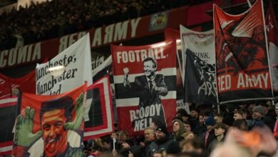 After the catastrophe… Manchester United fans quarrel among themselves (video)